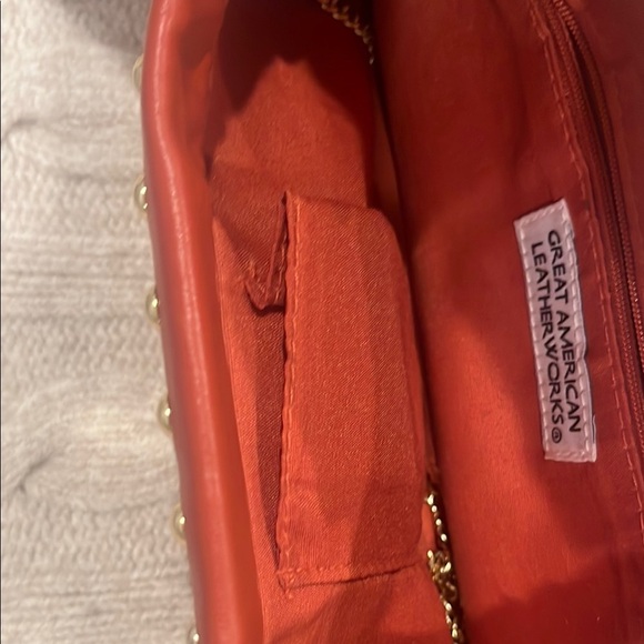 Elegant Red Leather Bag with Gold Chain - Picture 4 of 5